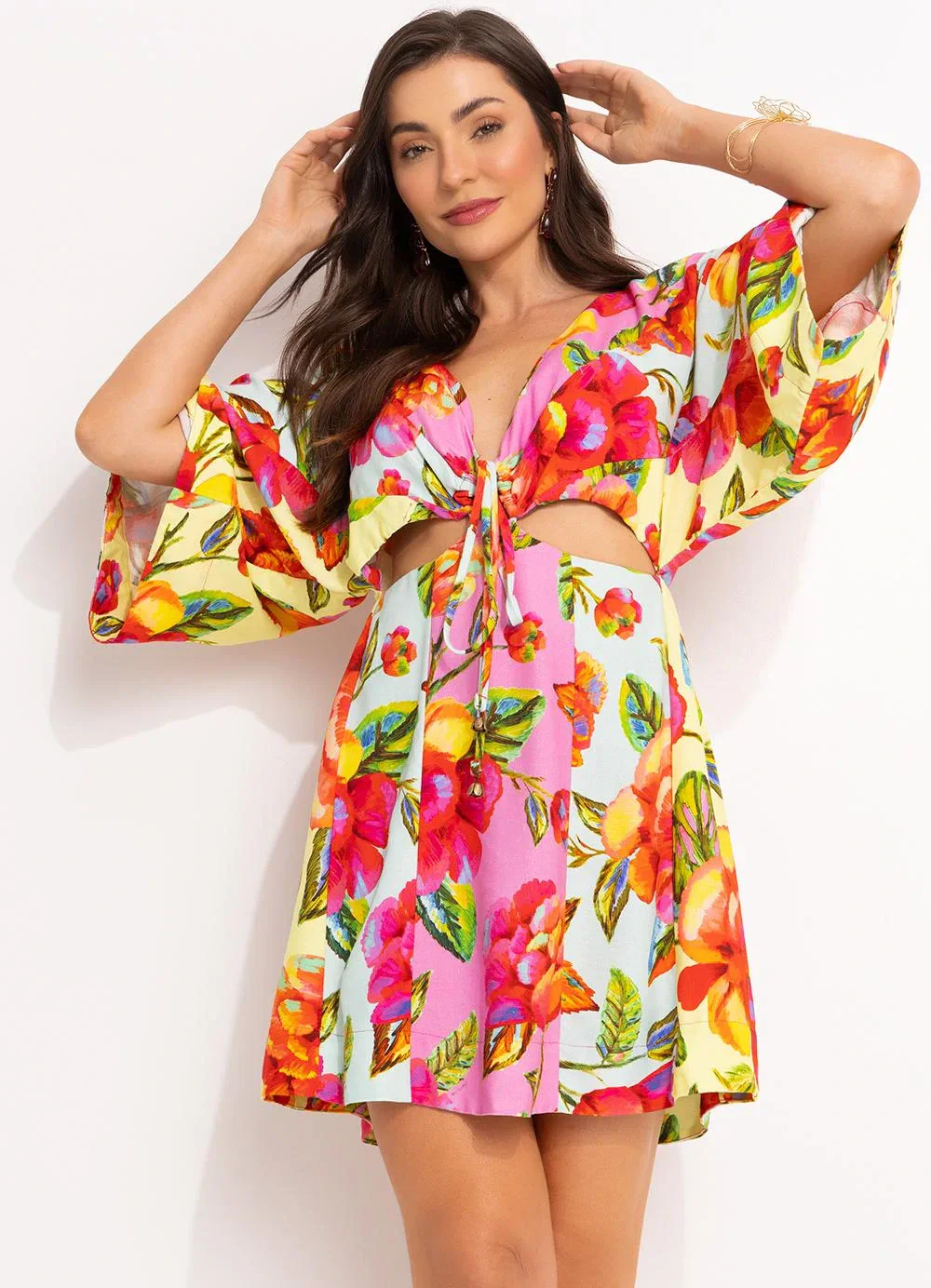 Farm - Vestido Curto em Viscolinho Amarelo