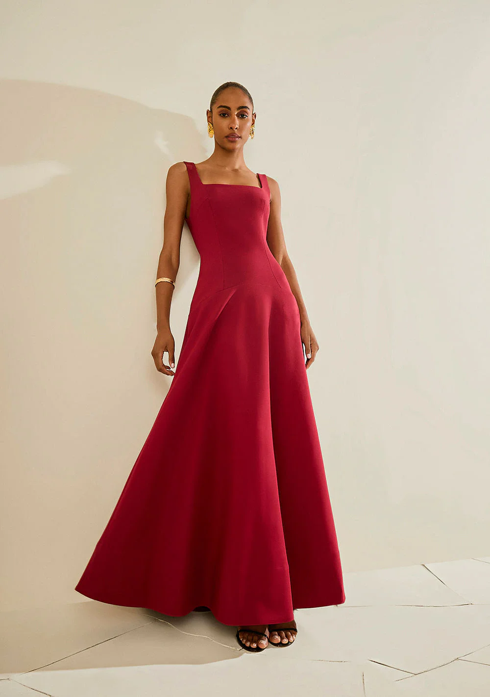 Vestido Ajustado Decote Reto Com Alca Longo Vermelho