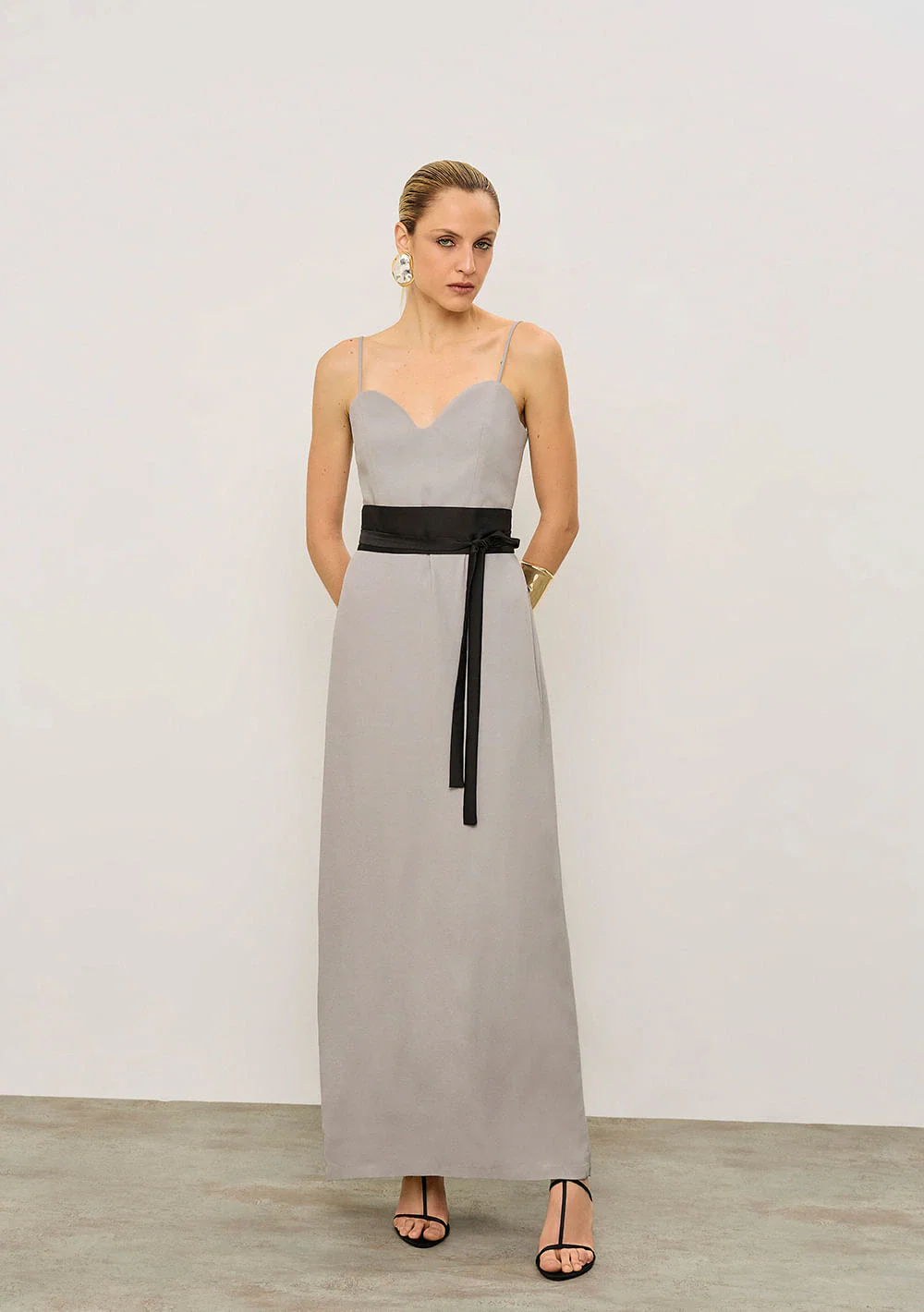 Vestido Iódice Ajustado Decote V Com Alça Longo Cinza