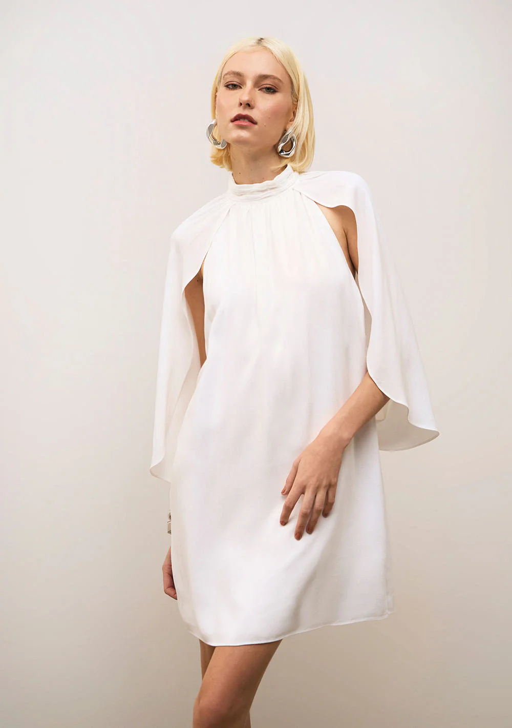 Vestido Iódice Solto Gola Alta Sem Manga Curto Off White