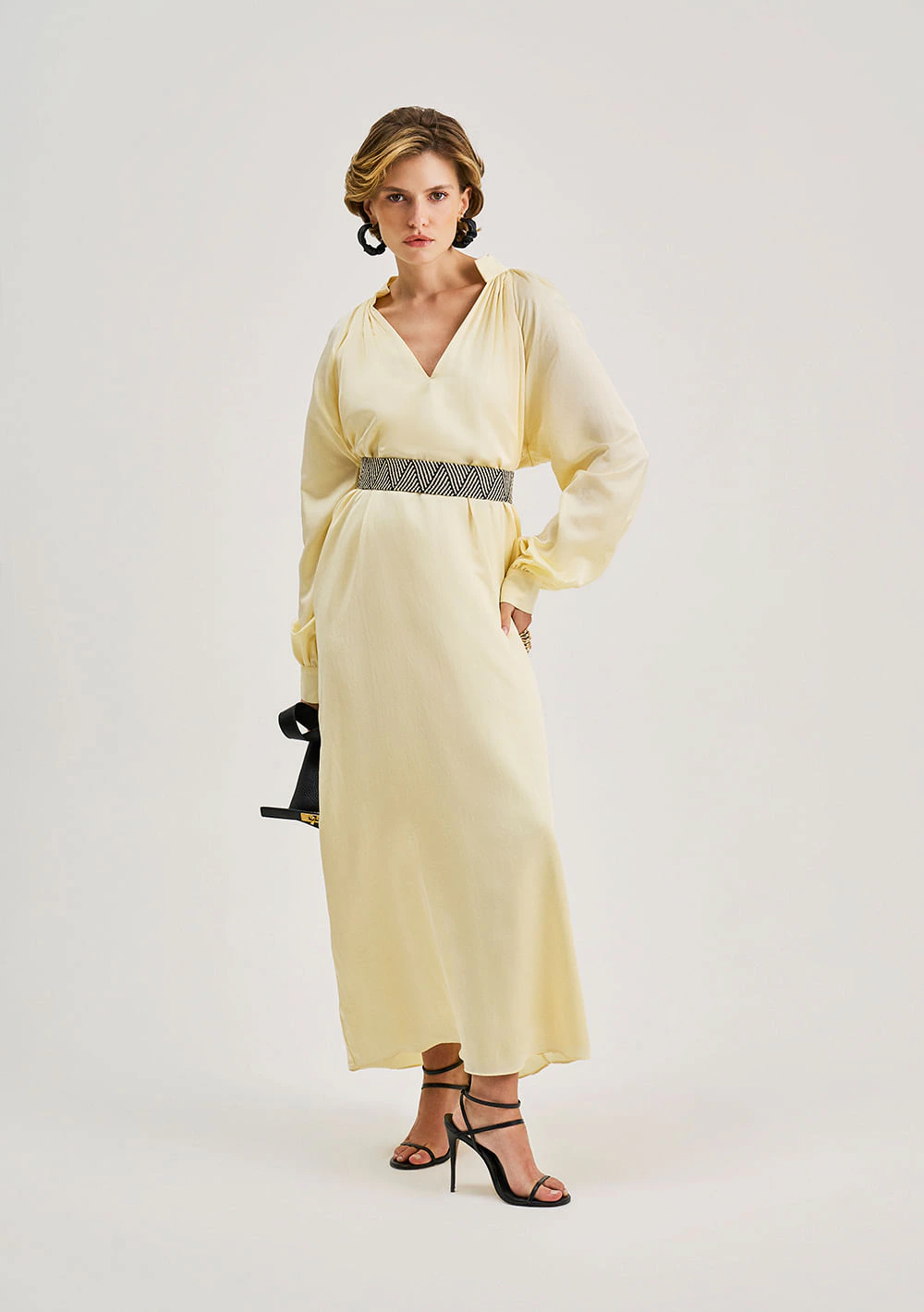 Vestido Iódice Solto Decote V Manga Longa Midi Amarelo