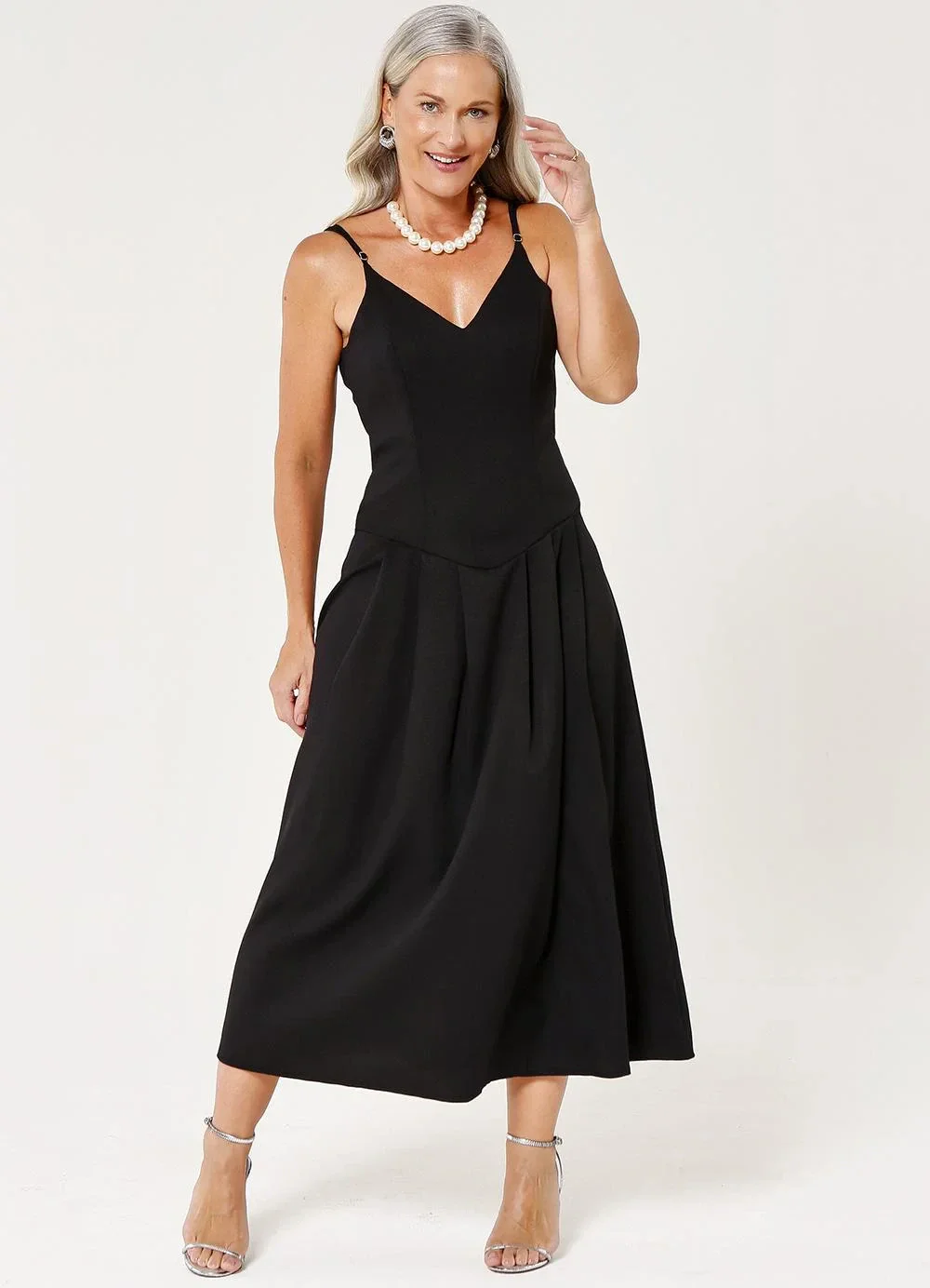 Quintess - Vestido Longuete Preto em Crepe com Cintura Deslocada e Decote V