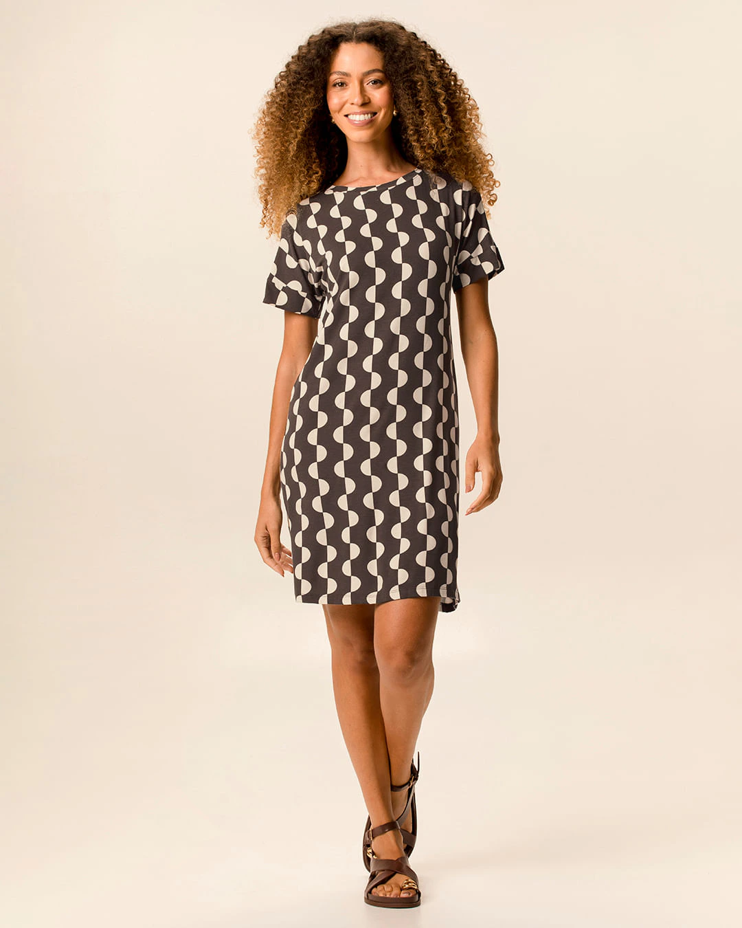 Vestido Feminino Amplo Manga Curta Estampa Digital Em Viscose Stretch