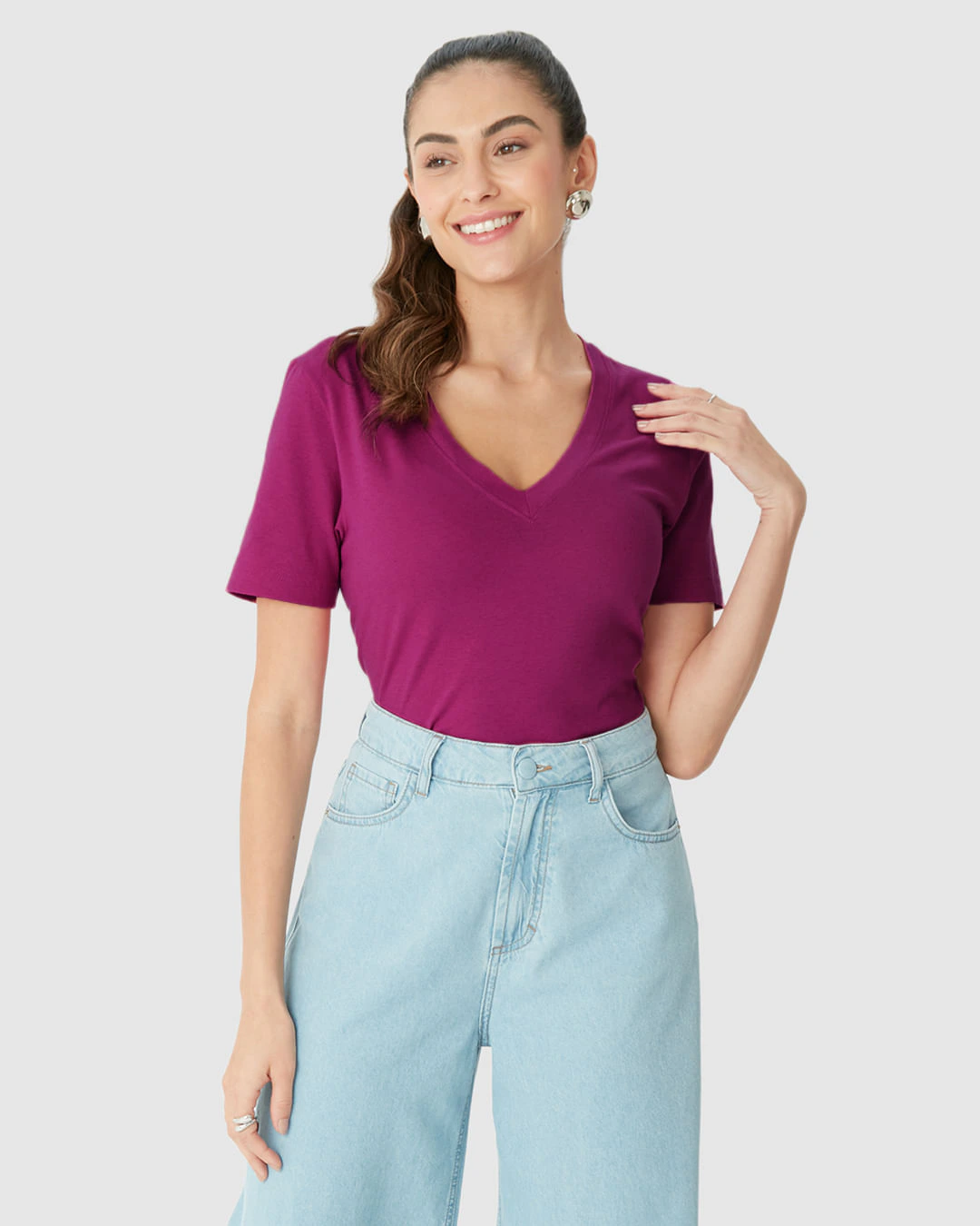 Blusa Básica Feminina Decote V Manga Curta Em Malha Linho