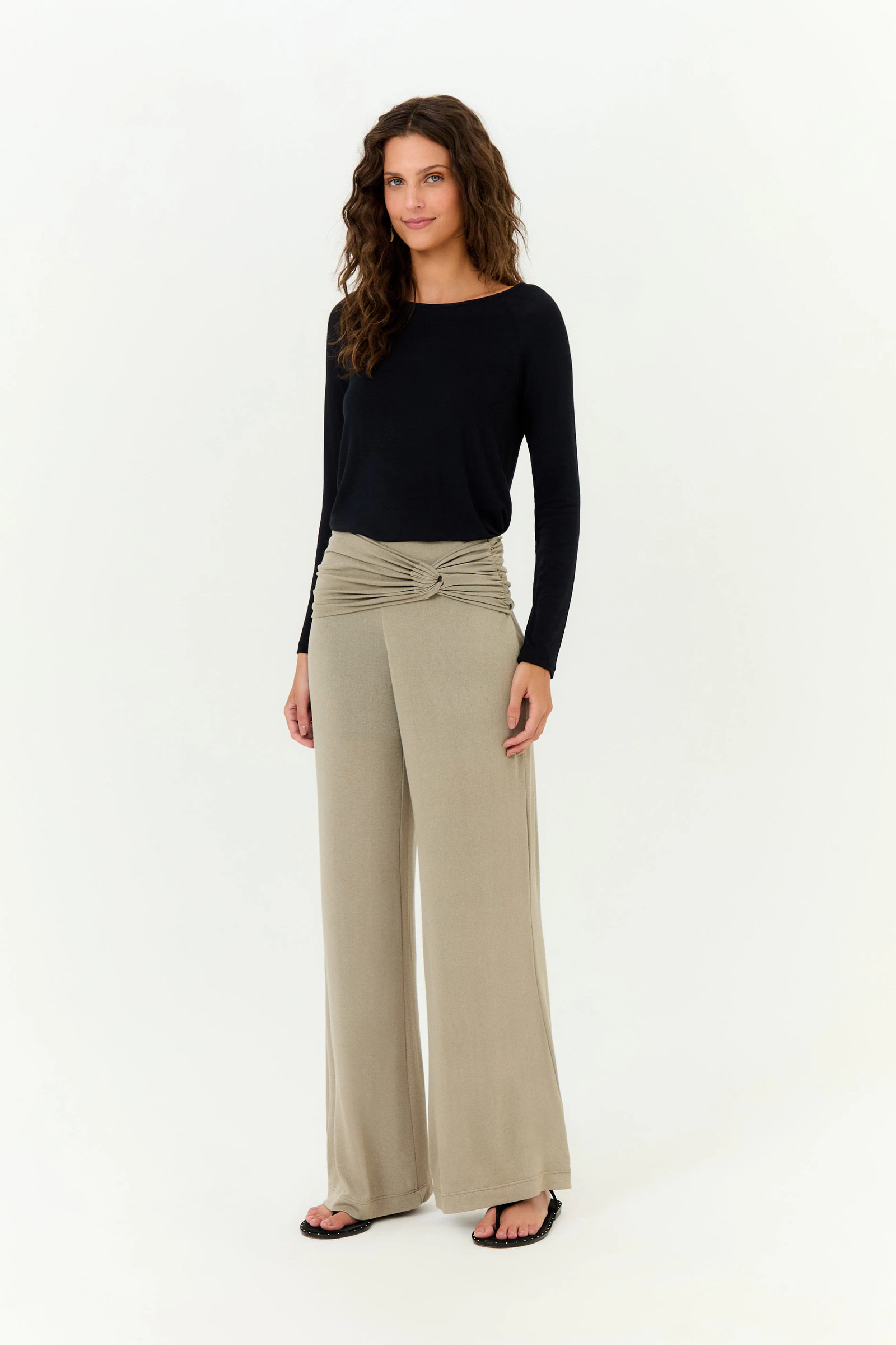 Calça Pantalona Detalhe Franzido
