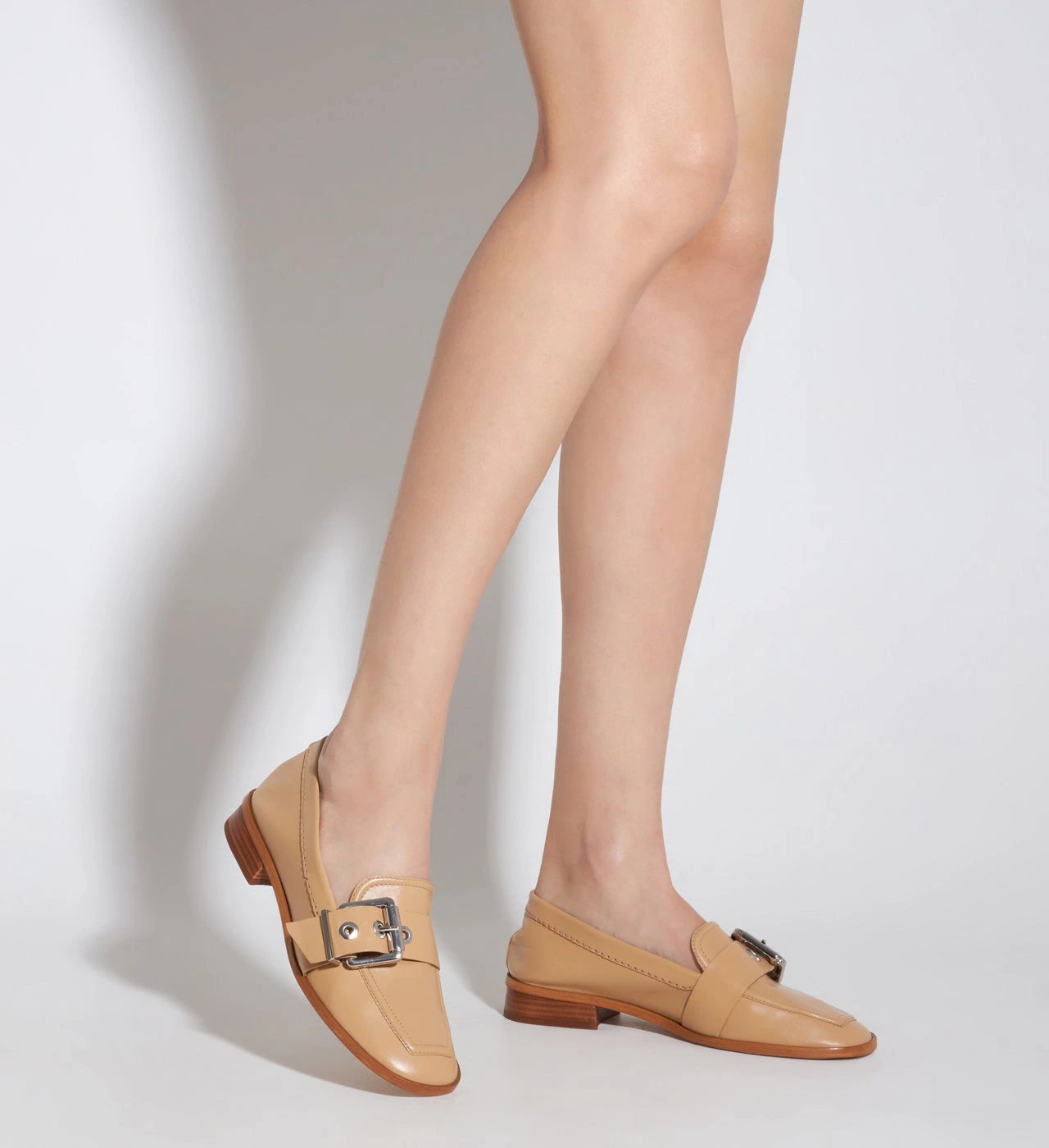 Mocassim Couro Fivela Nude