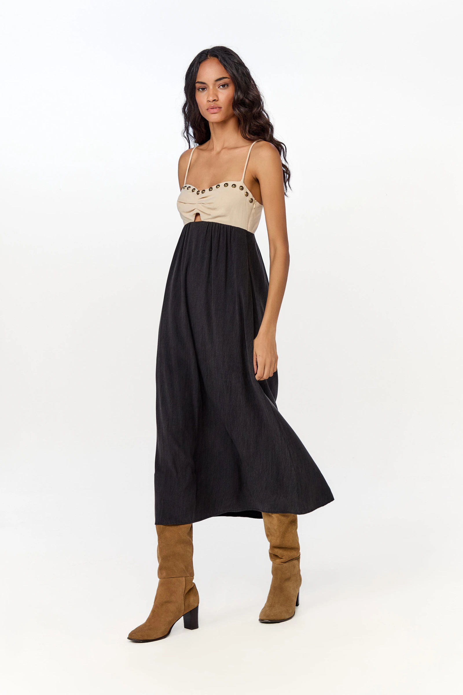 Vestido Midi Decote Vazado