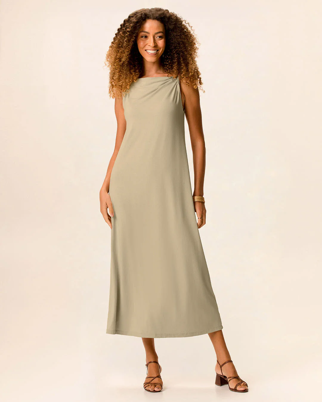 Vestido Midi Feminino Evasê Detalhe De Torção Em Malha Crepe