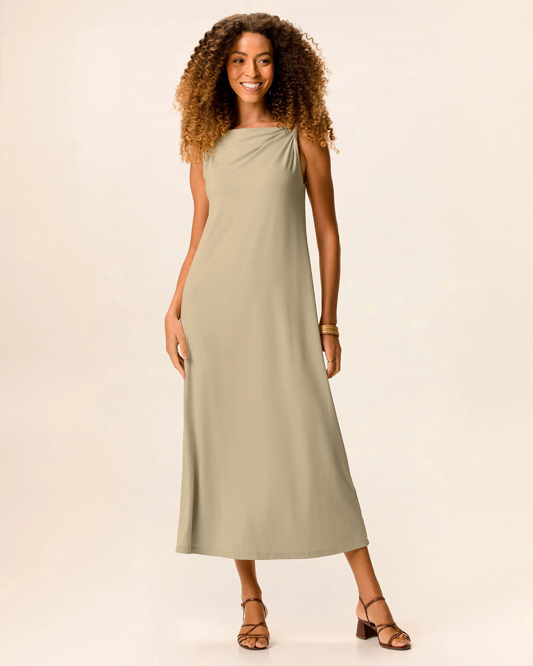 Vestido Midi Feminino Evasê Detalhe De Torção Em Malha Crepe