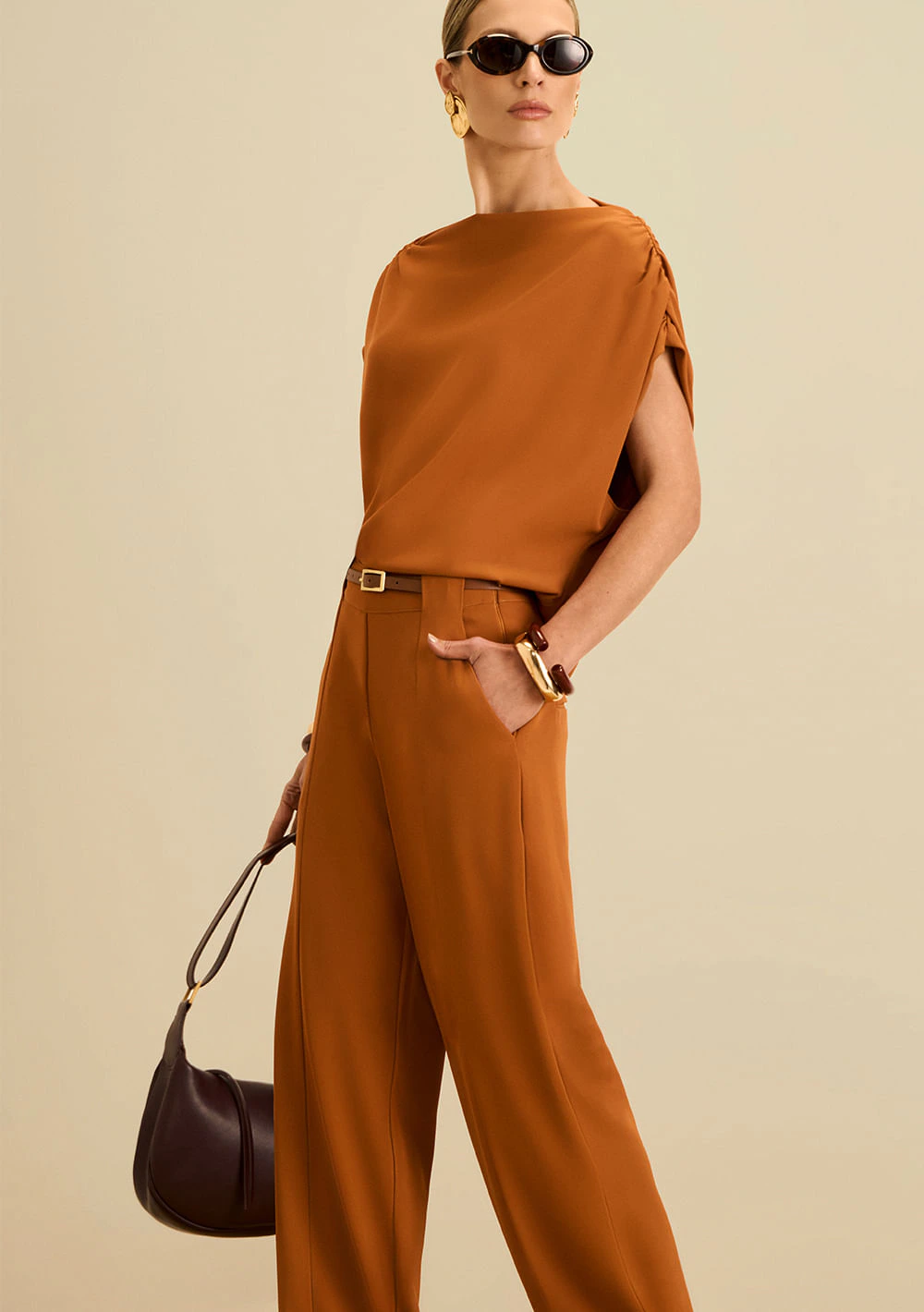 Blusa Maria.Valentina Solta Decote Canoa Manga Curta Padrão Marrom