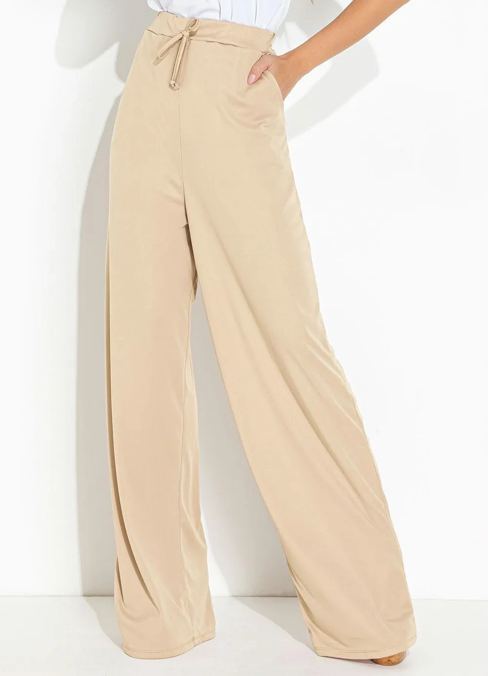 Moda Pop - Calça Nude com Bolsos Funcionais e Amarração