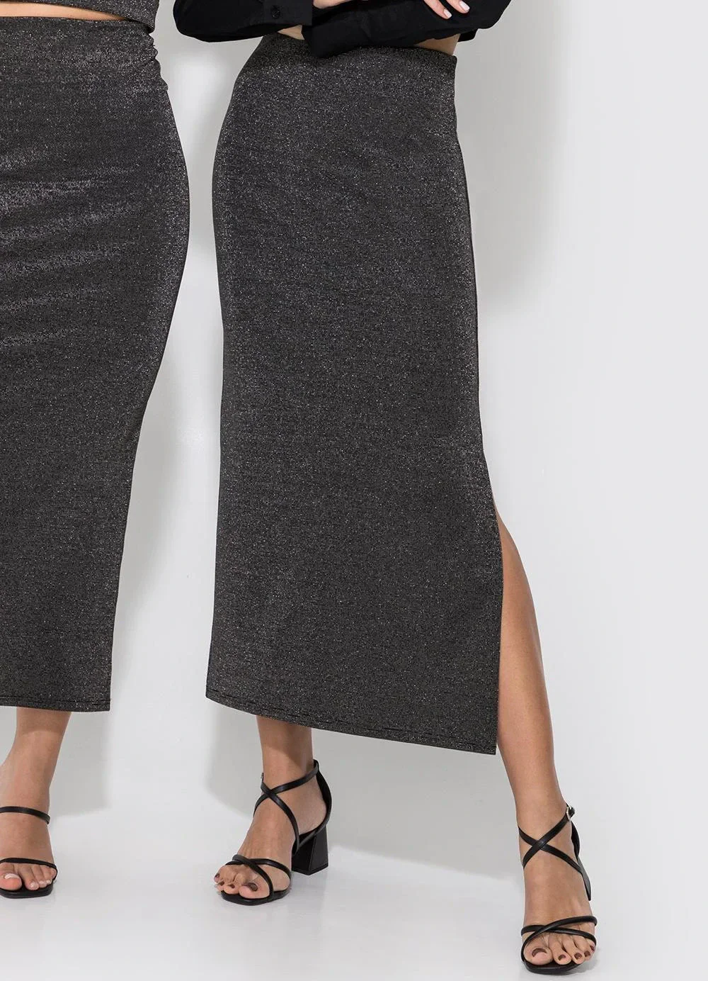 Enfim - Saia Preto Mídi Evasê em Lurex