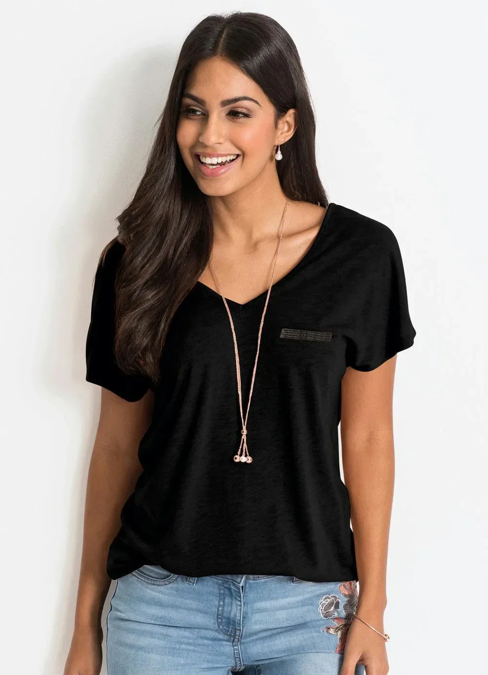 bonprix - Blusa Básica com Fio Metalizado no Bolso Preta