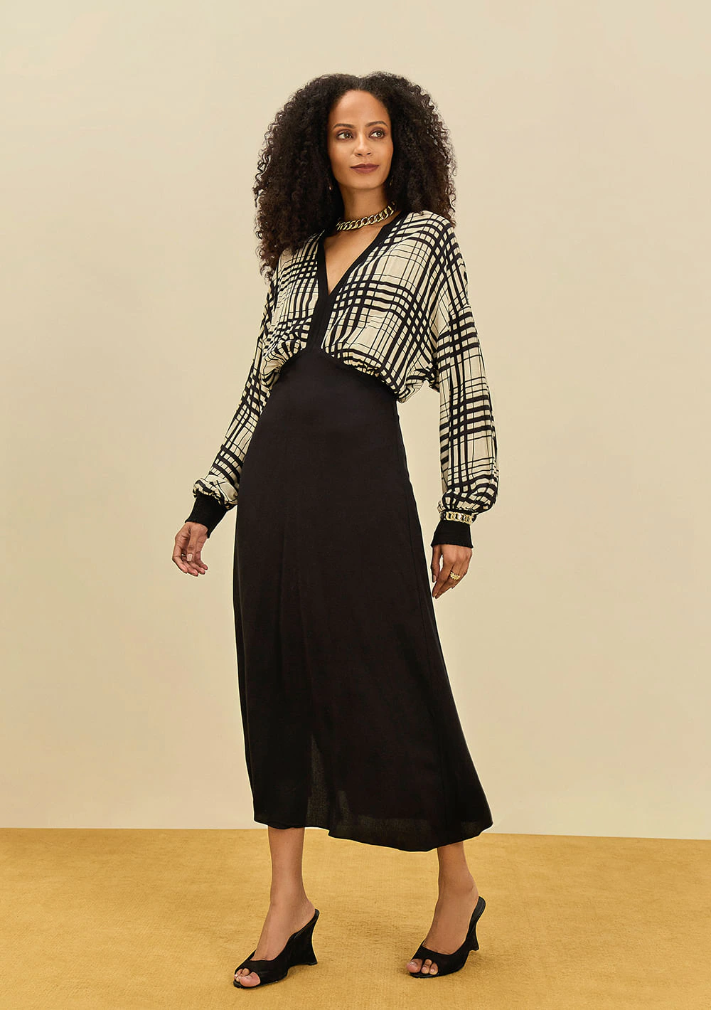 Vestido Maria.Valentina Ajustado Decote V Manga Longa Midi Preto