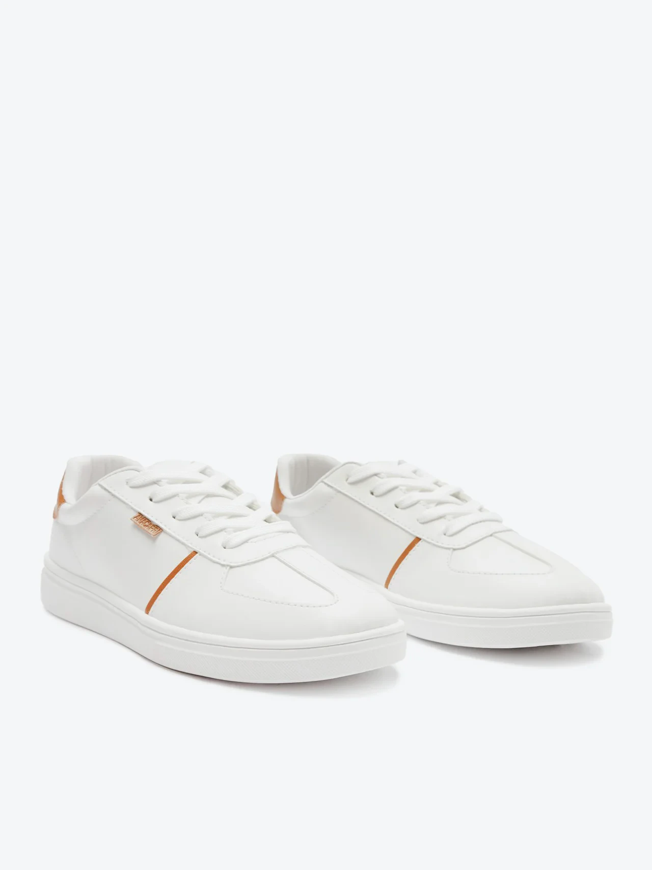 Tênis Detalhe Listra Lateral Branco E Marrom