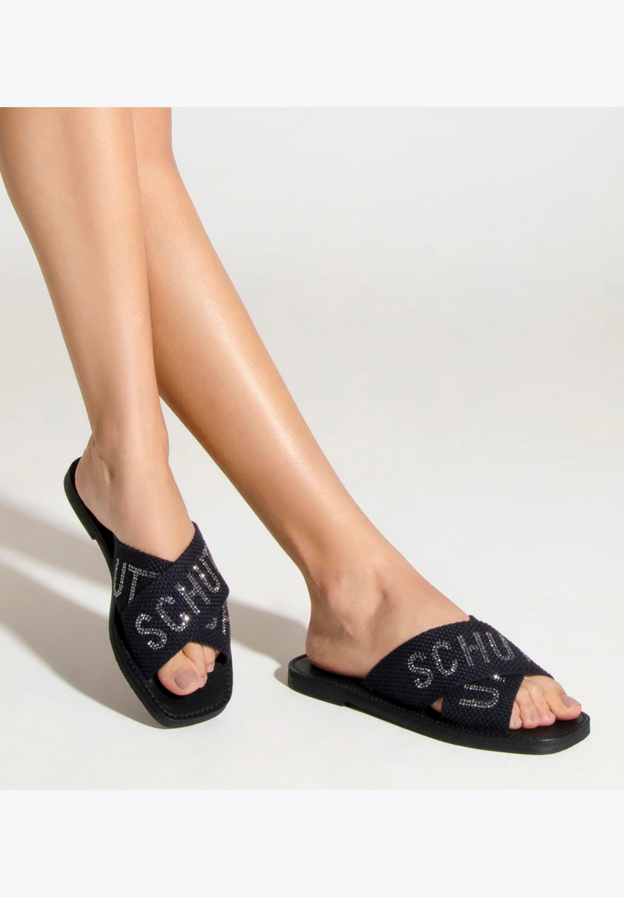 Sandália Rasteira X Schutz Logo Preta e Prata