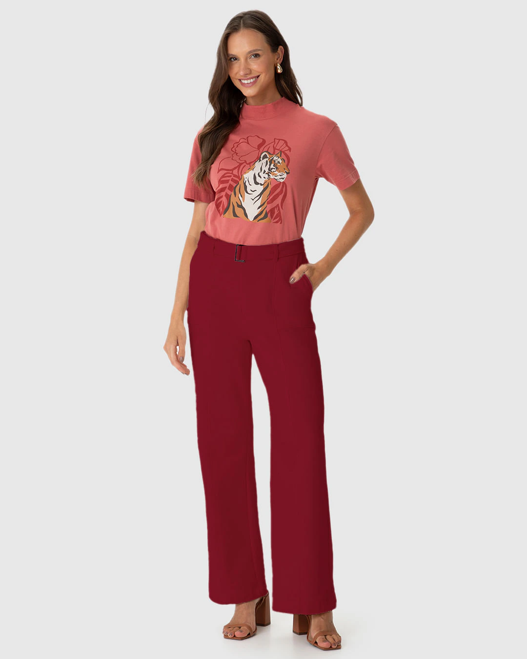 Calça Reta Feminina Com Cinto E Bolso Funcional Em Moletom Flanelado