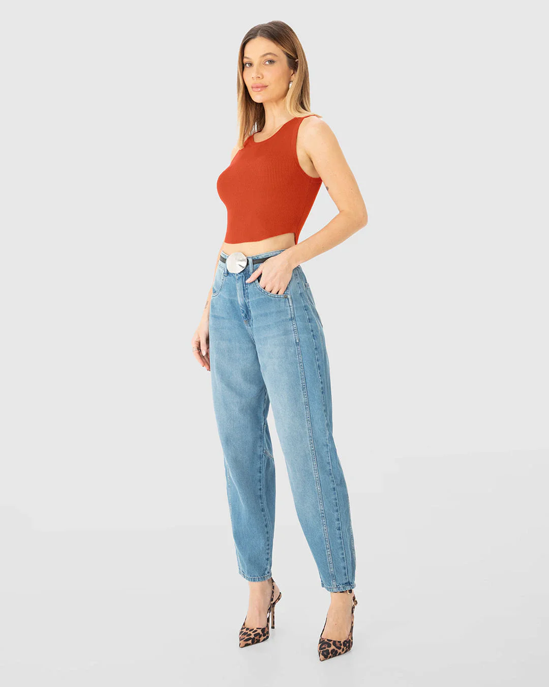 Regata Cropped Feminina Barra Arredondada Em Tricô - ENFIM