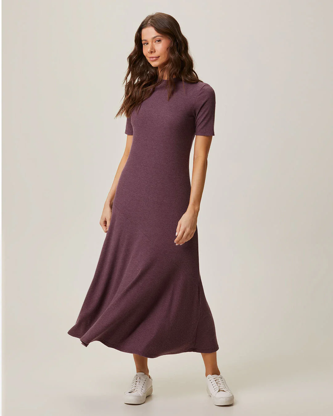 Vestido Midi Feminino Evasê Acinturado Em Malha Canelada Rajada