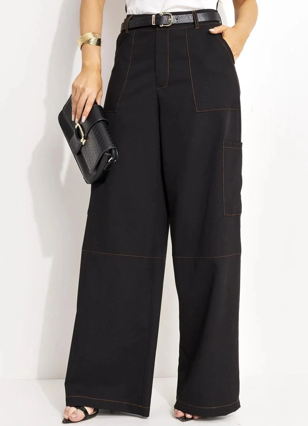 Quintess - Calça Pantalona Alfaiataria Preta com Costura Contrastante e Bolsos