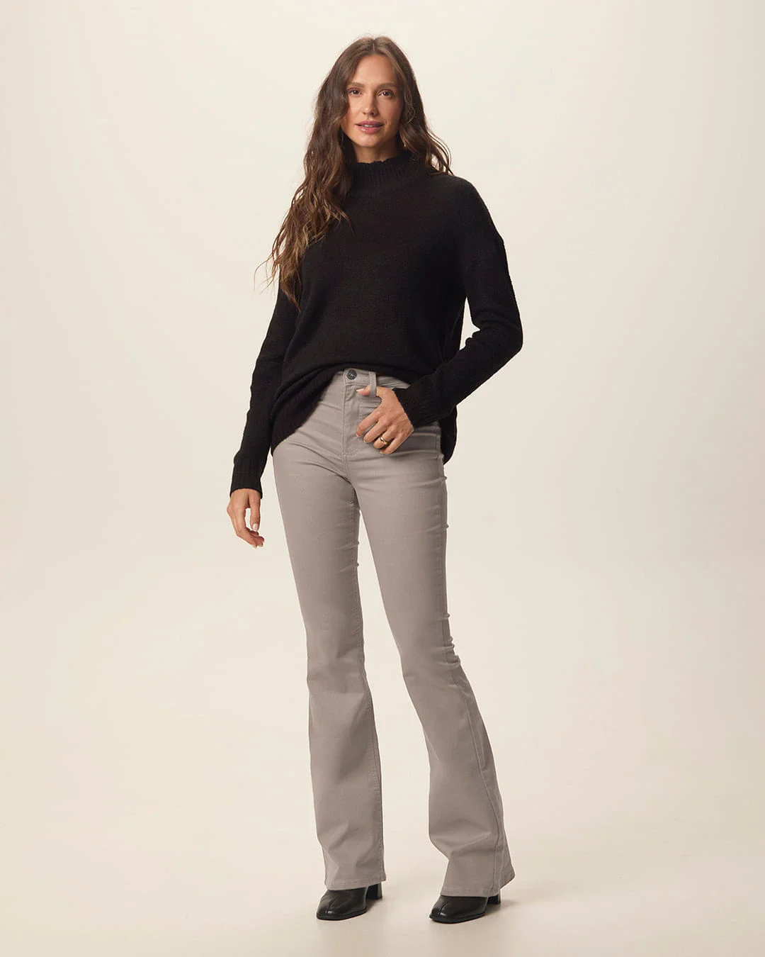 Calça Flare Feminina Bolso Funcional Em Sarja Com Elastano