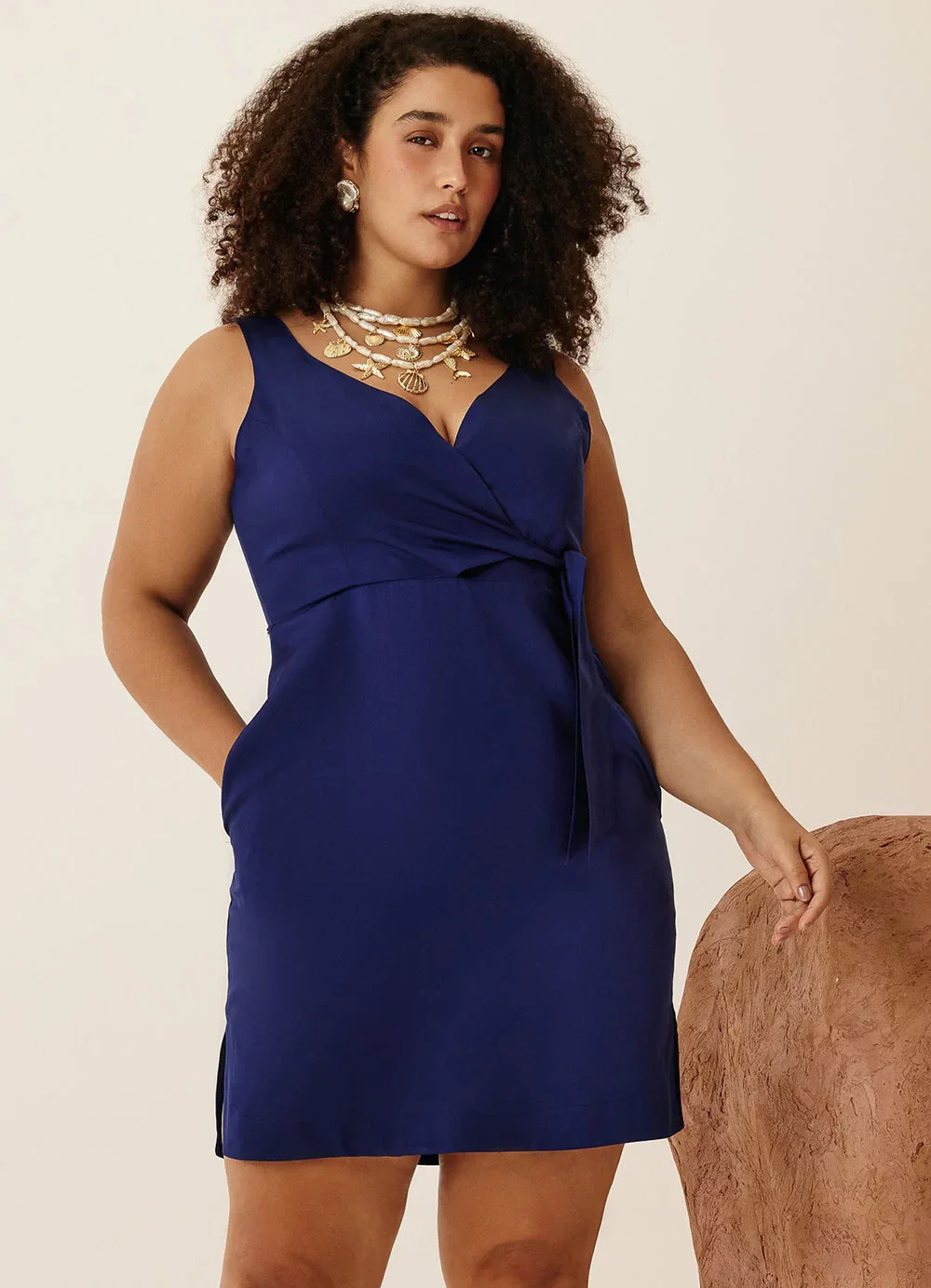 Elegance - Vestido Alça Assimétrica com Passante Azul