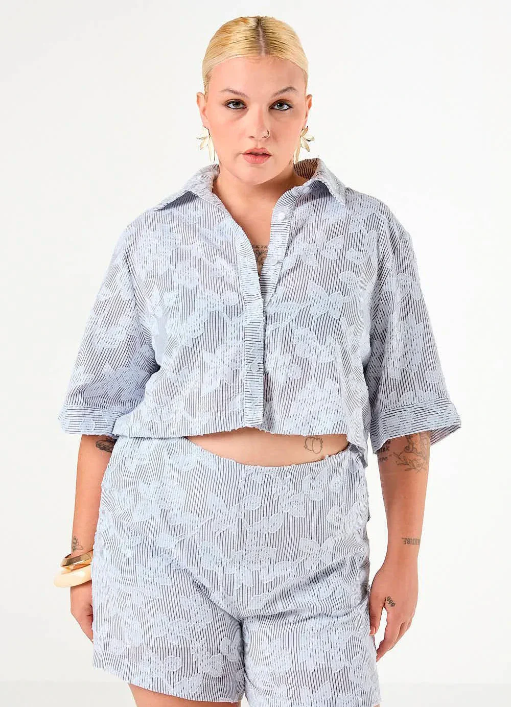 Elegance - Shorts Listrado com Bolso Faca Preto