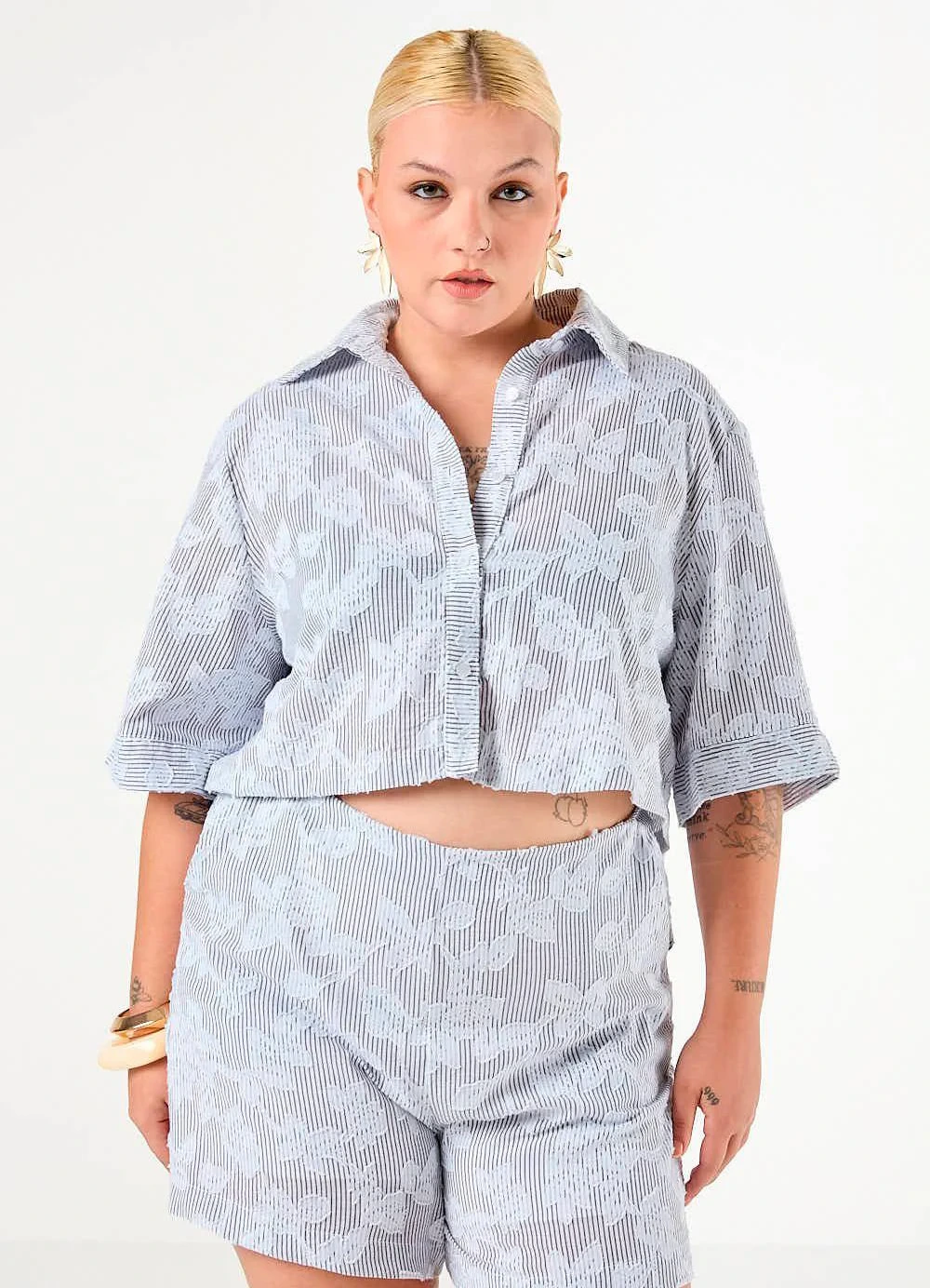 Elegance - Shorts Listrado com Bolso Faca Preto
