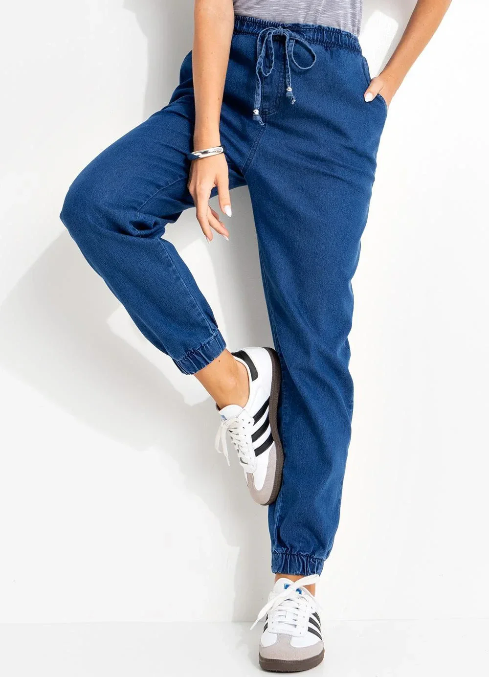 Quintess - Calça Jogger Jeans Médio Cintura Alta com Bolsos