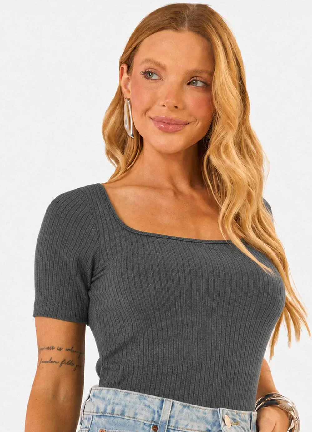 Infinita Cor - Blusa Feminina Decote em U Cinza