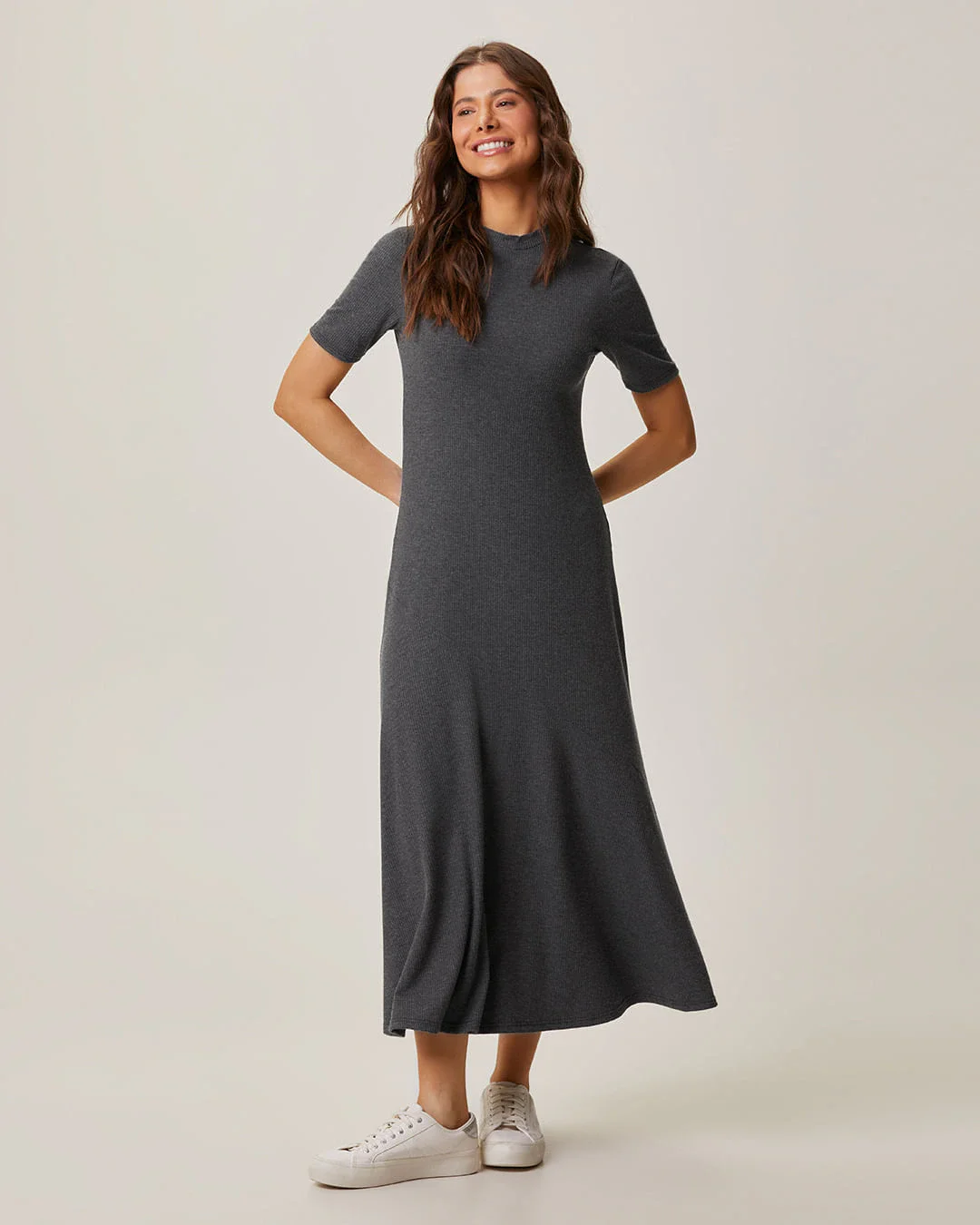 Vestido Midi Feminino Evasê Acinturado Em Malha Canelada Rajada