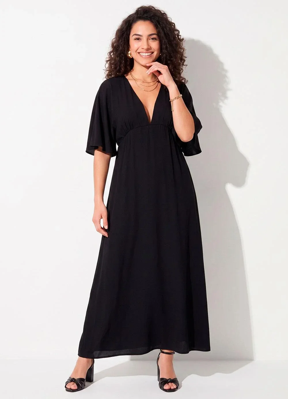 Quintess - Vestido Preto Longo com Transparência no Decote