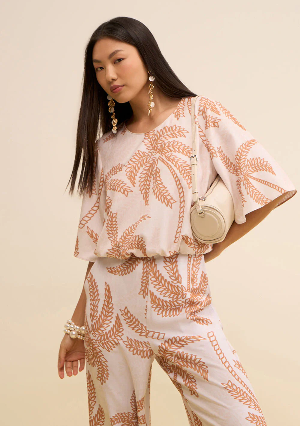 Blusa Zinco Solta Decote Careca Manga 3 Quartos Padrão Bege/Coral