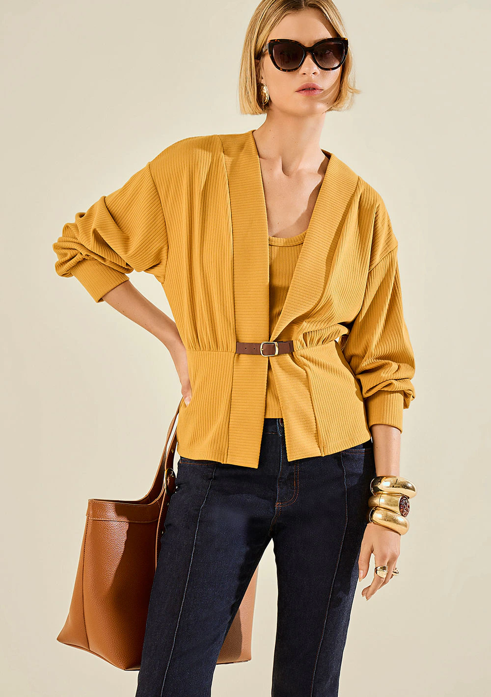 Blusa Morena Rosa Ajustada Decote V Sem Manga Padrão Amarelo