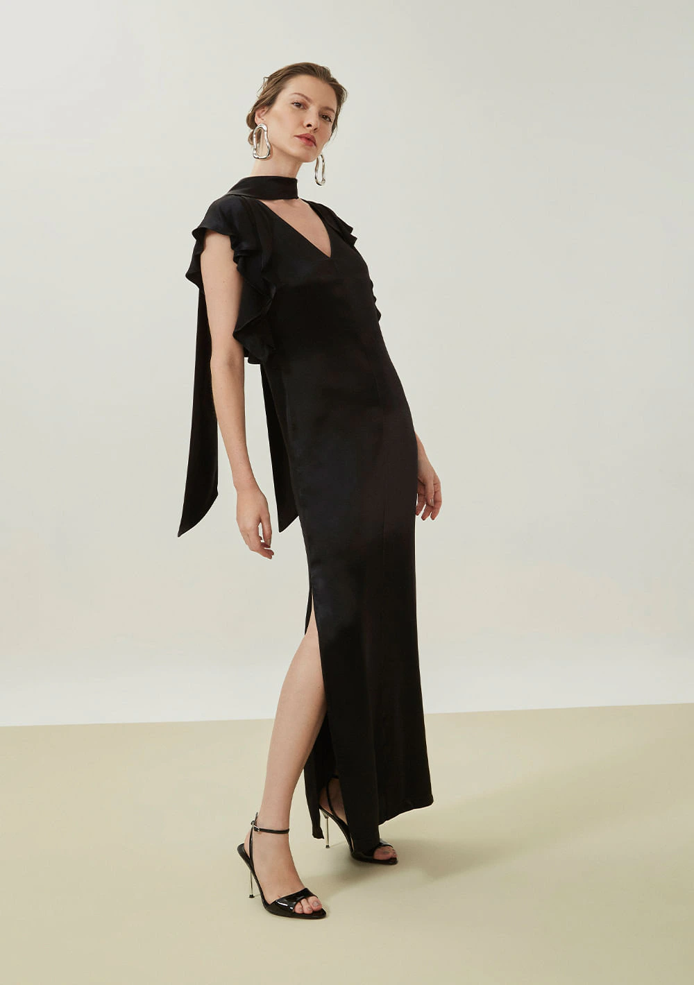 Vestido Maria.Valentina Solto Decote V Manga Curta Longo Preto