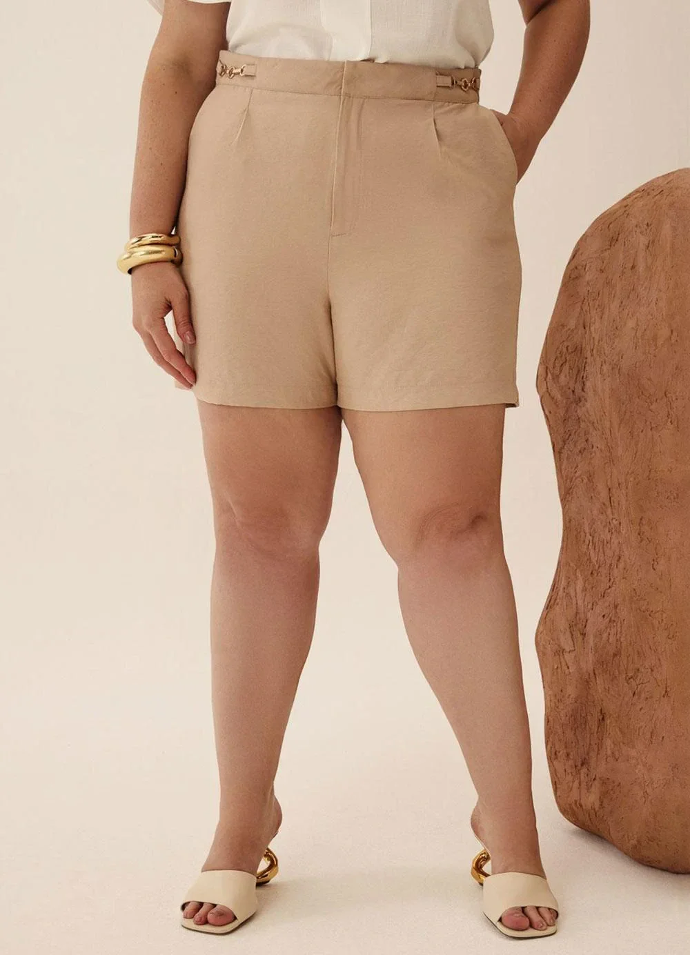 Elegance - Shorts com Prega Femea e Cós Nude Rami