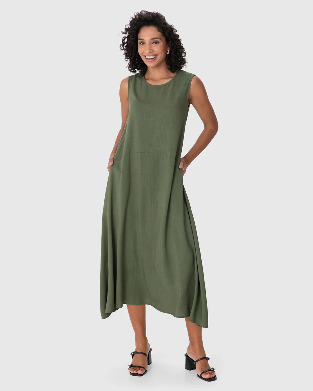 Vestido Midi Feminino Decote Redondo Bolso Funcional Em Viscose