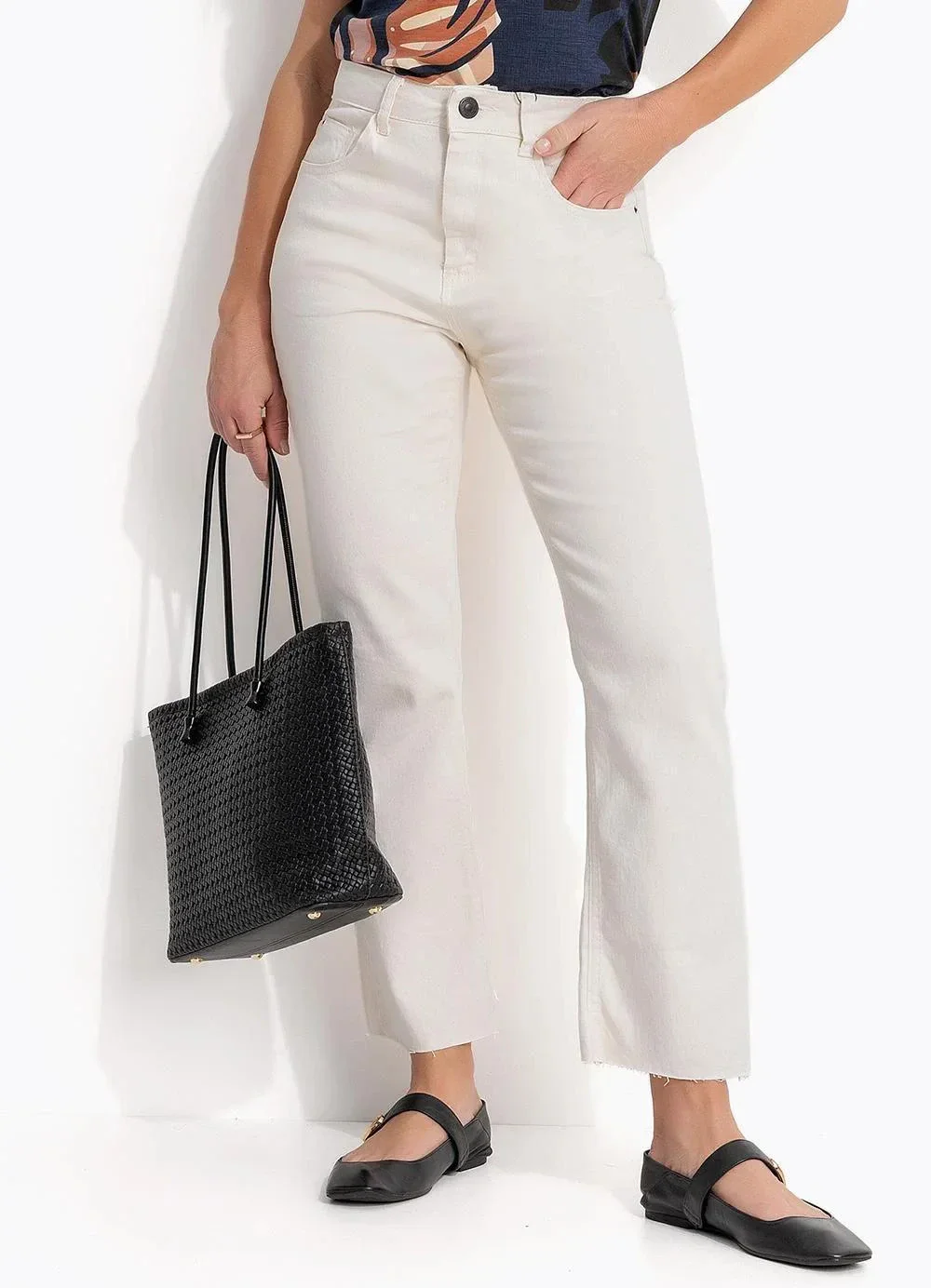 Quintess - Calça Jeans Off White Reta Cintura Alta em Algodão com Bolsos