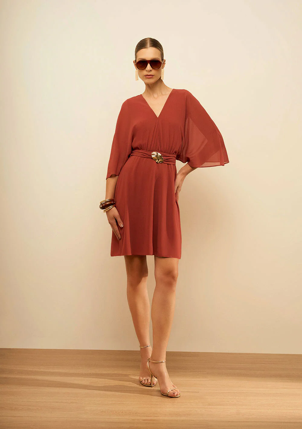 Vestido Maria.Valentina Solto Decote V Manga 3 Quartos Curto Marrom