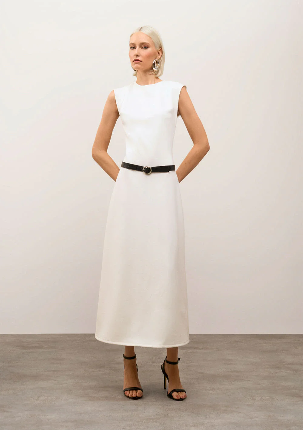 Vestido Iódice Ajustado Decote Careca Sem Manga Midi Off White