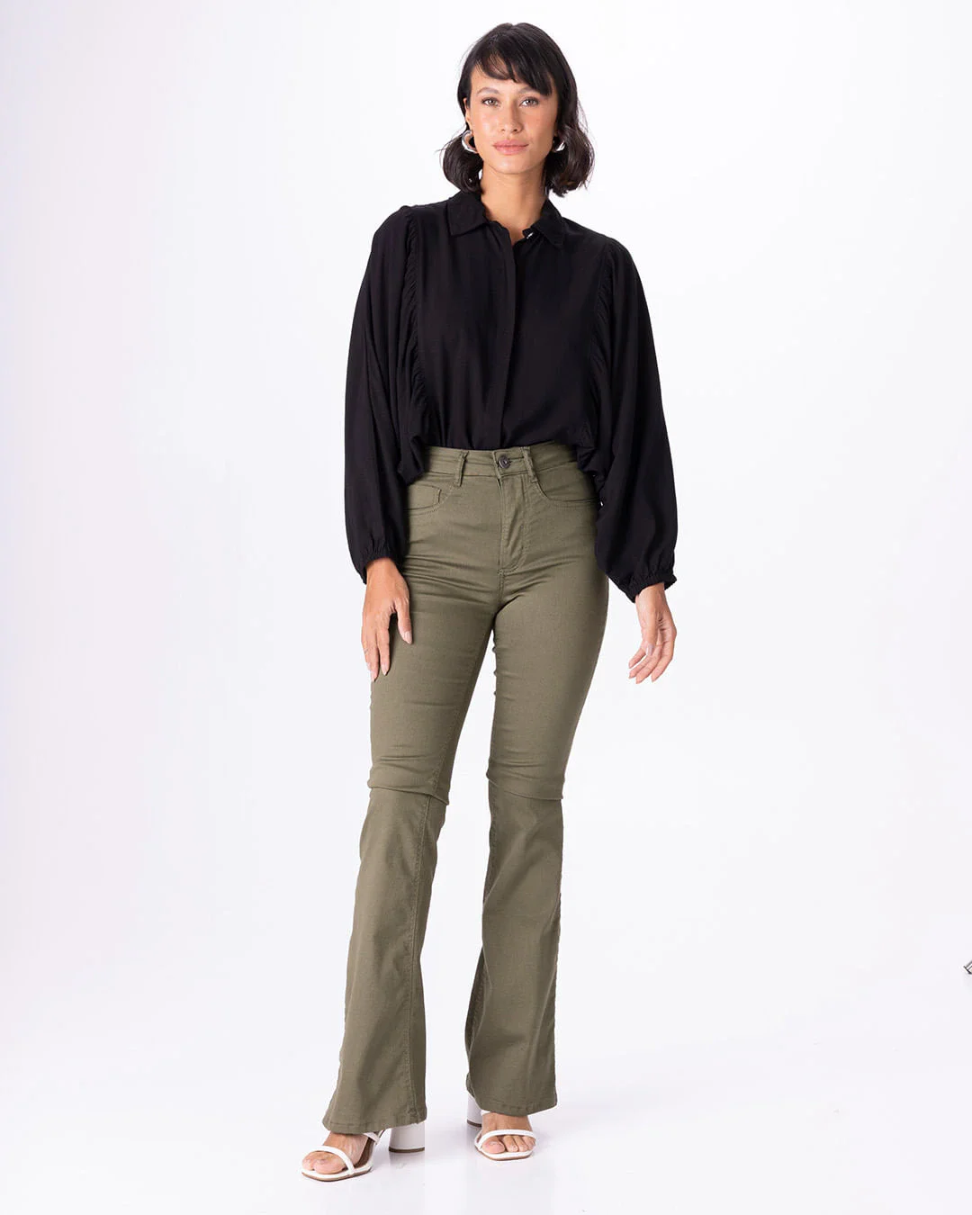 Calça Flare Feminina Cintura Alta Em Sarja Com Elastano