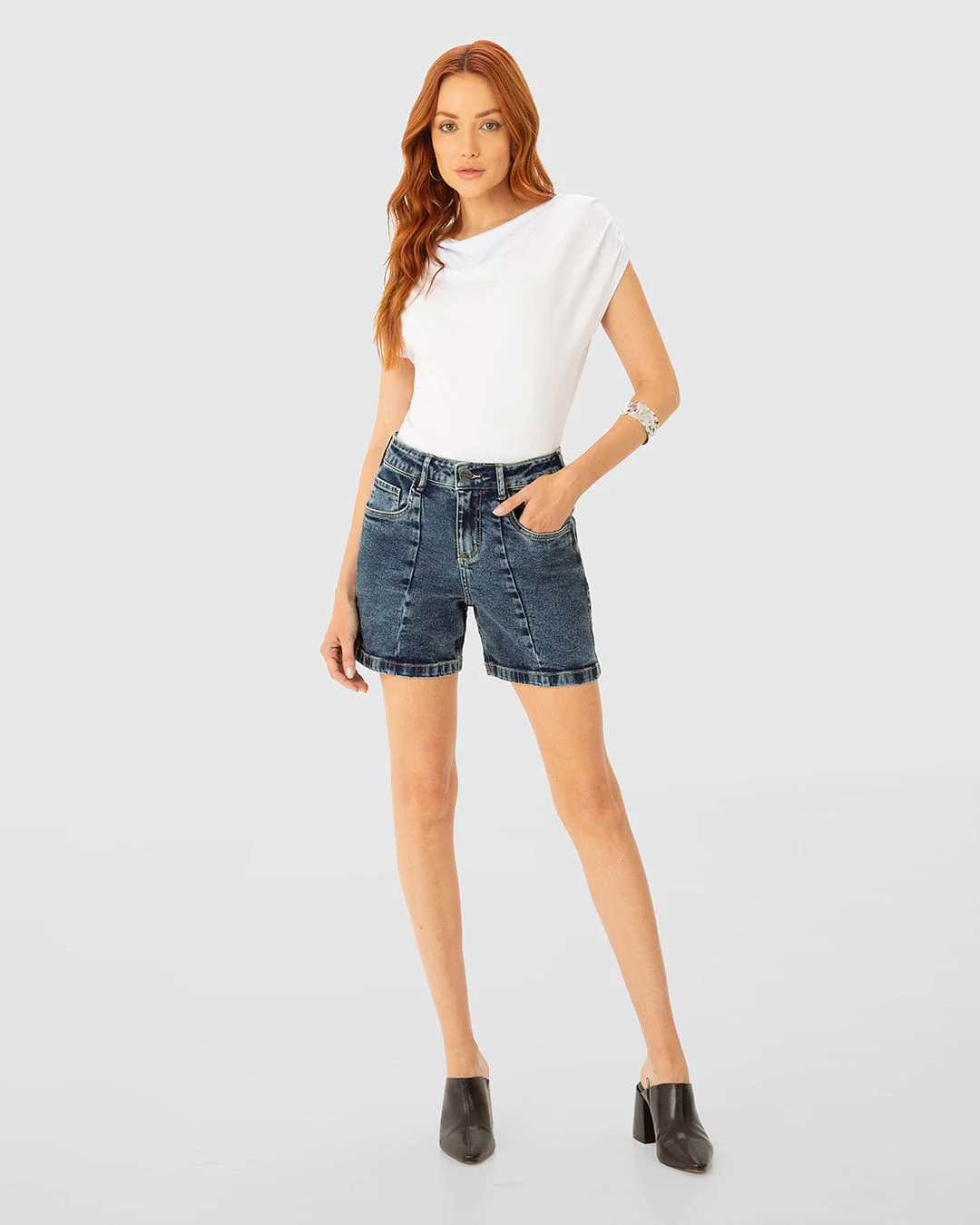 Shorts Feminino Boyfriend Recorte Frontal Em Jeans Com Elastano - ENFIM