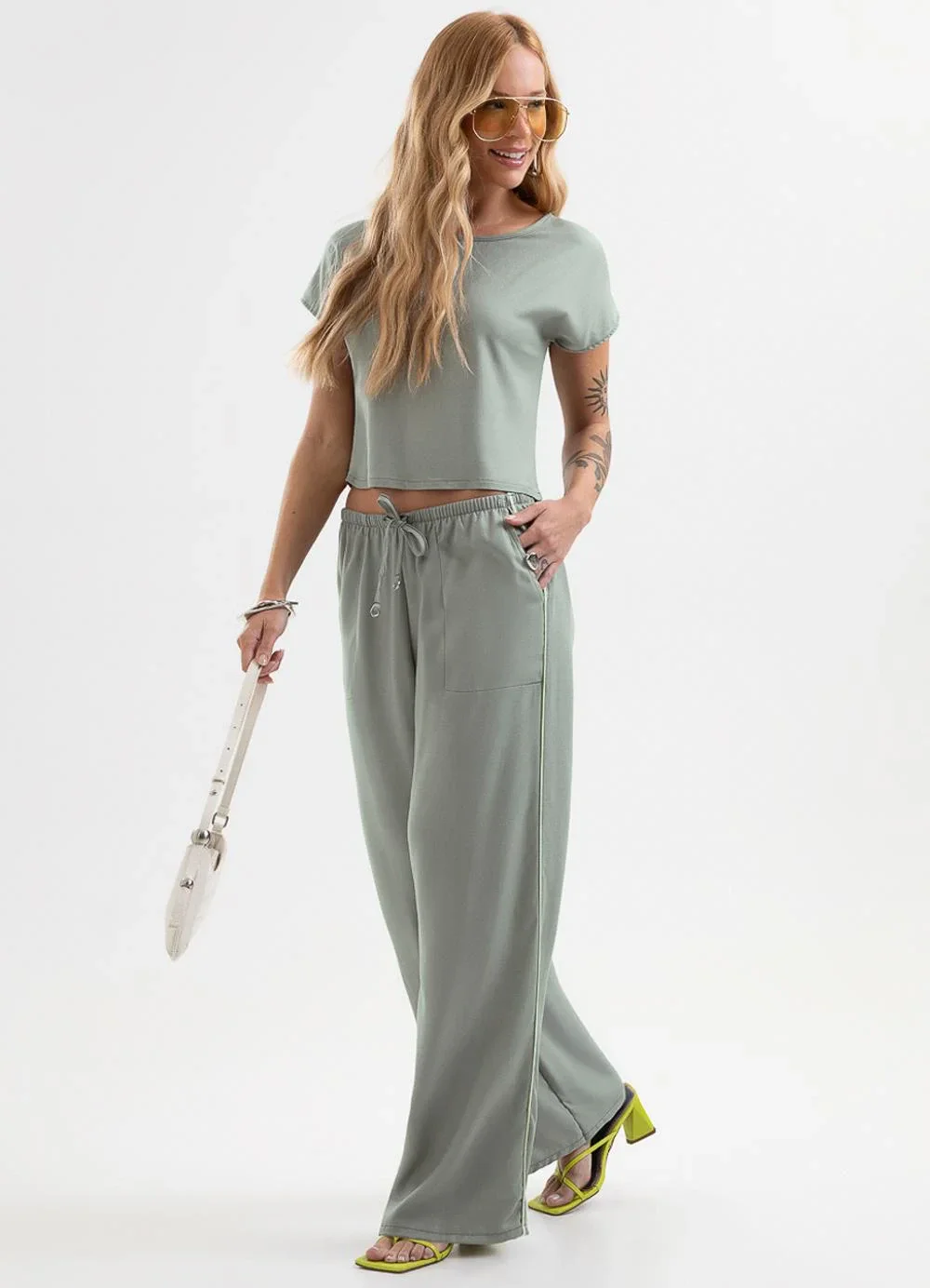 Cativa - Conjunto Blusa e Calça Pantalona em Viscose Verde