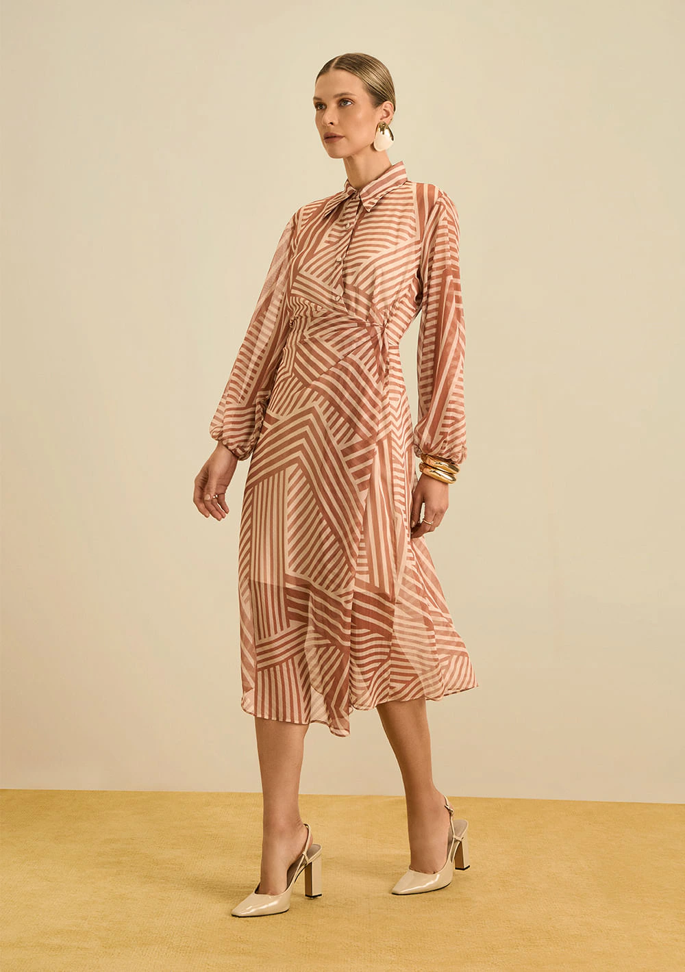 Vestido Maria.Valentina Solto Gola Clássica Manga Longa Midi Off White/Marrom