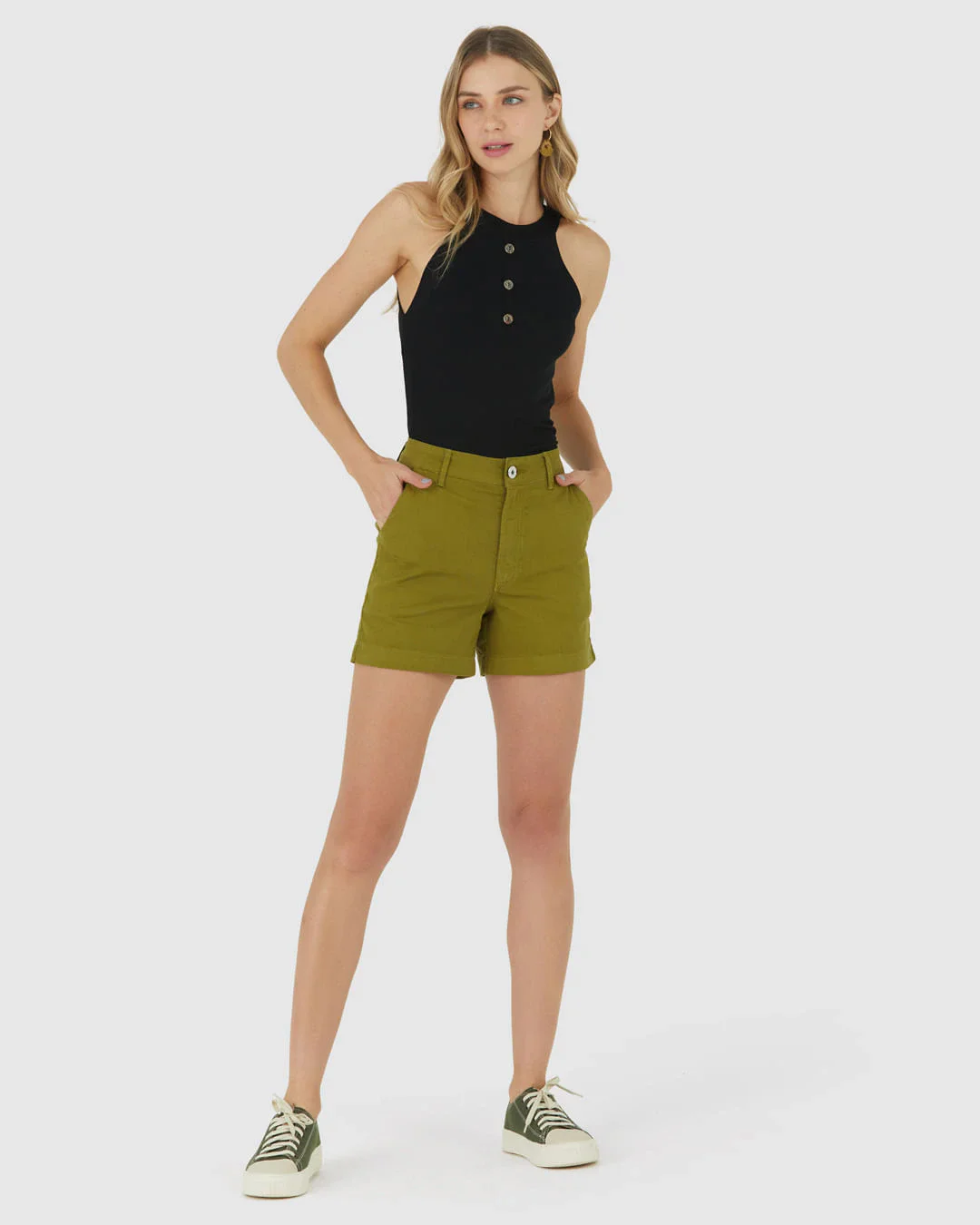 Shorts Alfaiataria Feminino Em Sarja Com Elastano