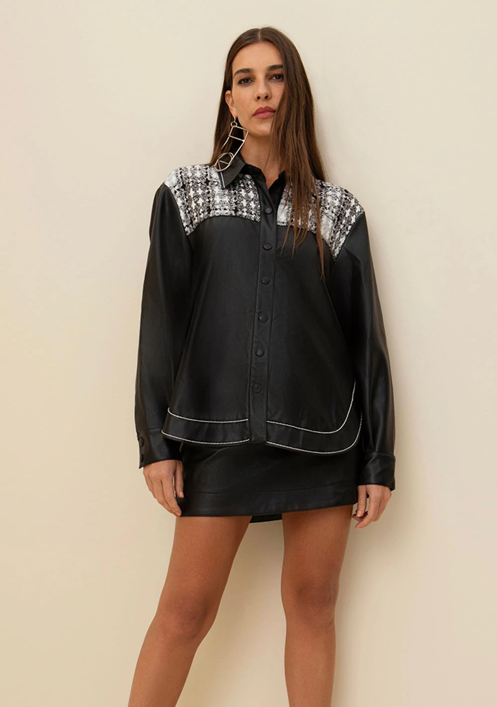 Camisa Morena Rosa Manga Longa Composê De Tecidos Preto