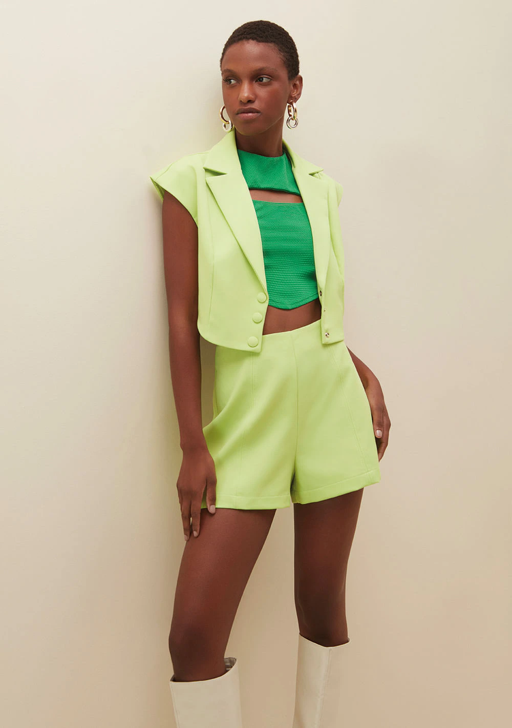 Shorts Morena Rosa Alfaiataria Detalhe Contraste Verde Claro