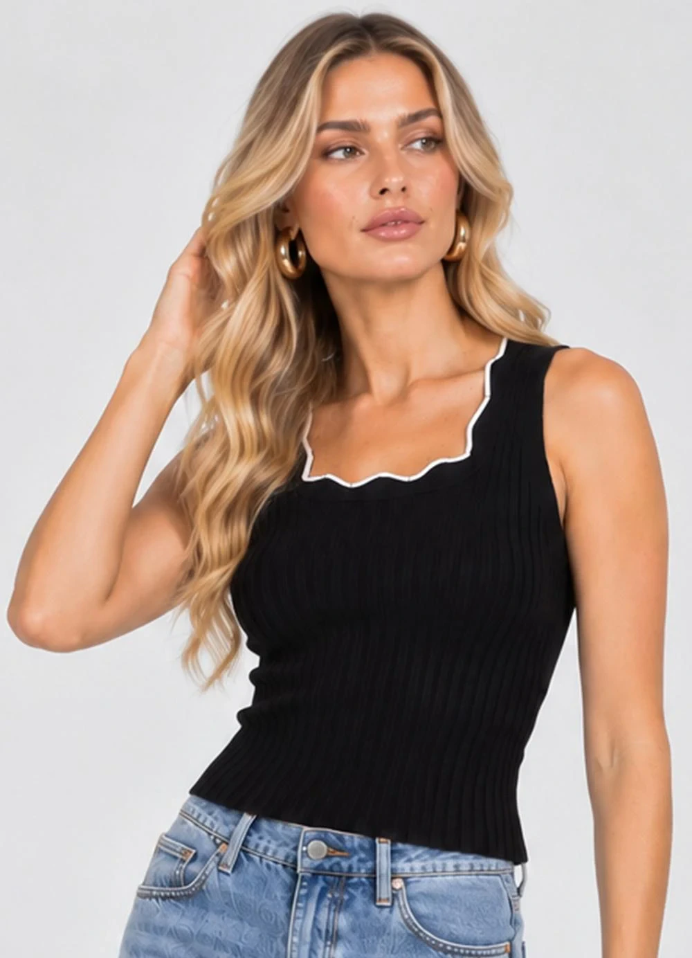 Dianna - Regata Feminina Detalhe Ondulado na Gola Preto