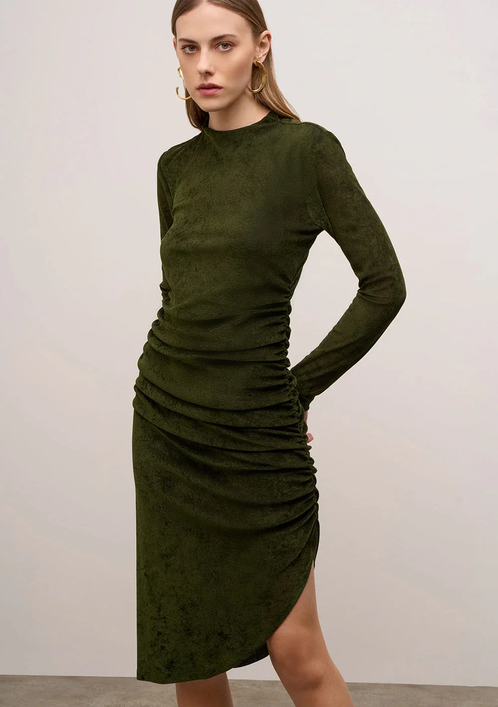 Vestido Iódice Ajustado Decote Careca Manga Longa Midi Verde