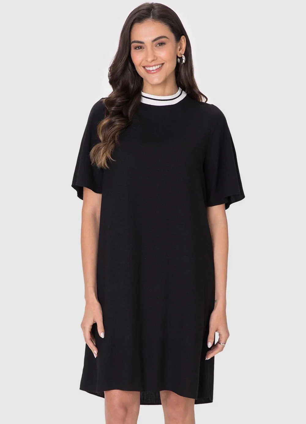 Malwee - Vestido Curto Amplo em Viscolinho Preto